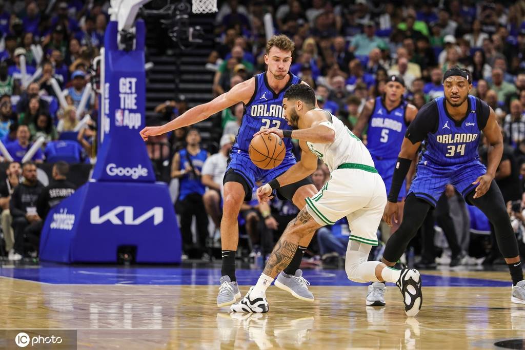 瓦格纳32+8班凯罗29+6 魔术险胜绿军总分追至1-2