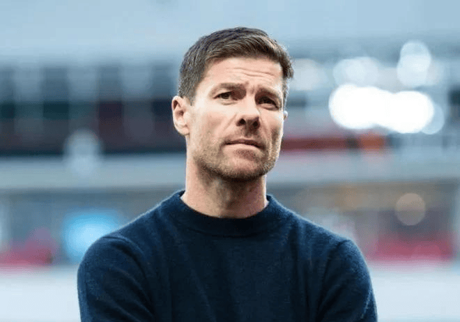 随着拜仁3-0，勒沃库森2-0，德甲最新积分榜如下：凯恩首冠稳了