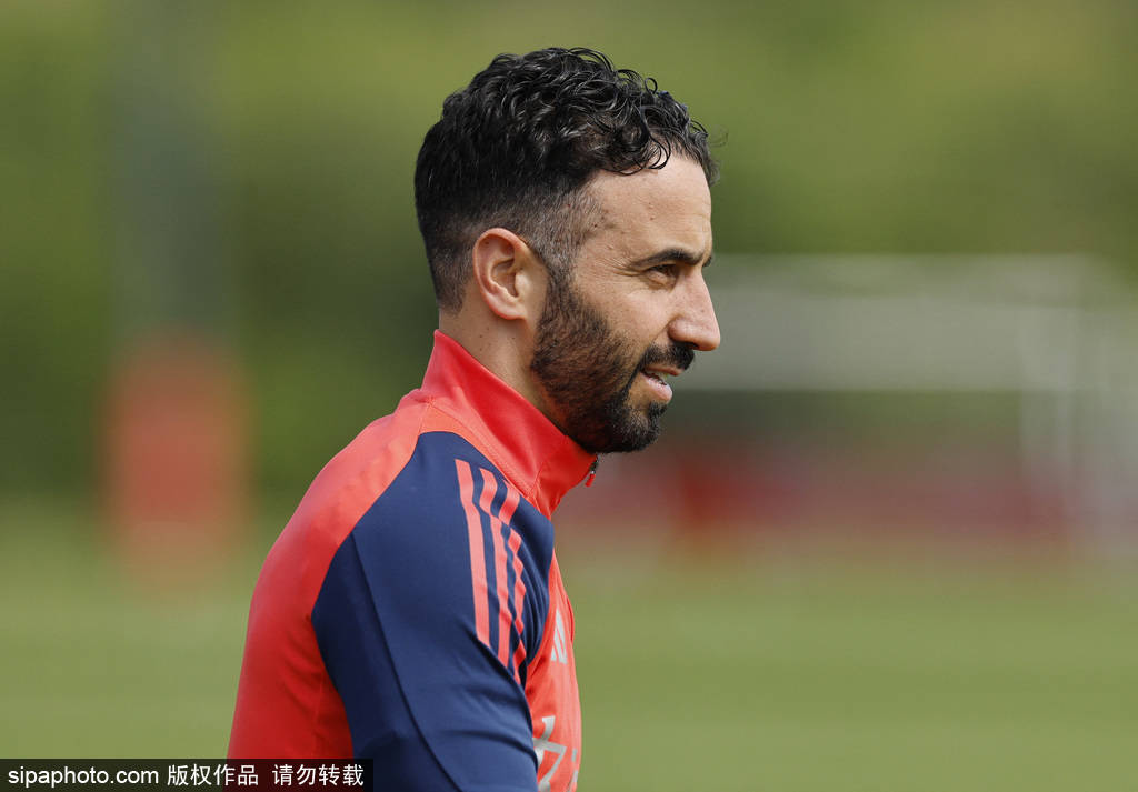 曼联新帅阿莫林的坦诚战术：是真诚还是自毁前程？